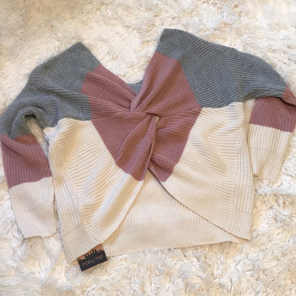 💗 Lovely Color Block Front or Back Twist Sweater!